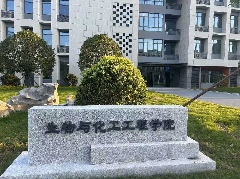 大余县扬州职业大学体育场高杆灯项目